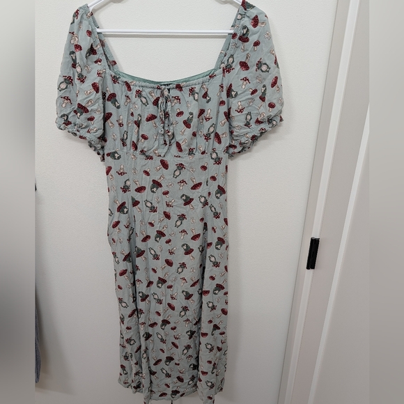 Thorn & Fable Dresses & Skirts - Floral Puff Sleeve Dress